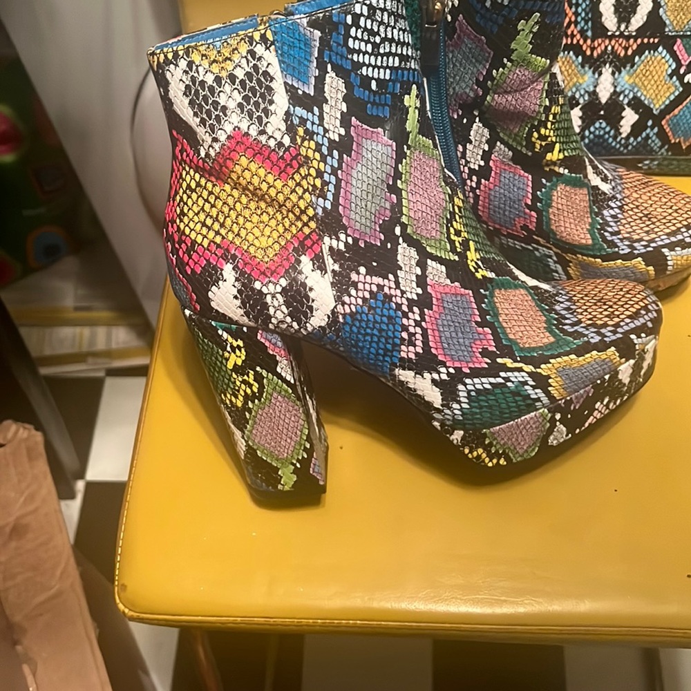 Multiple colors Snake Skin booties.with matching bag